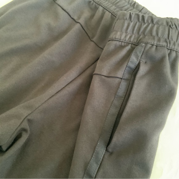 Mens Black Shorts SZ 32-34 Soft Comfortable Leisure or Athletic - Picture 7 of 7